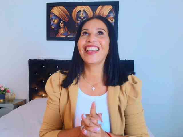 Shanon-mature webcam