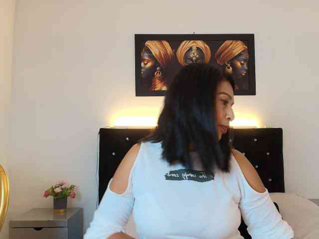Shanon-mature webcam