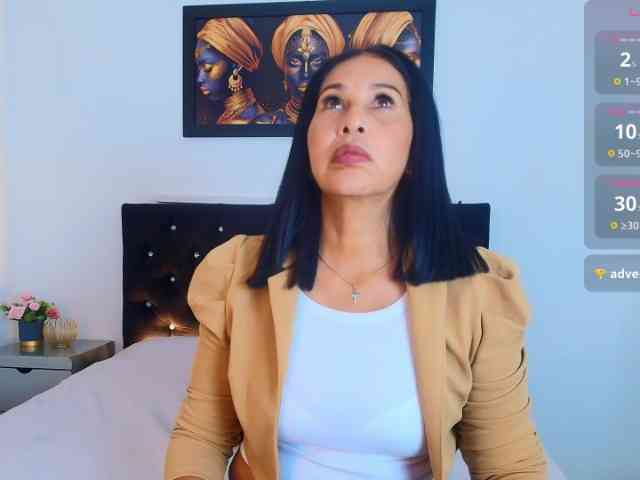 Shanon-mature webcam