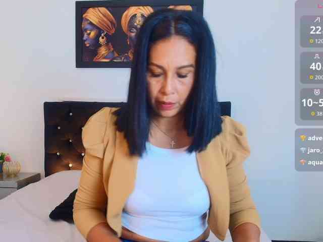 Shanon-mature webcam