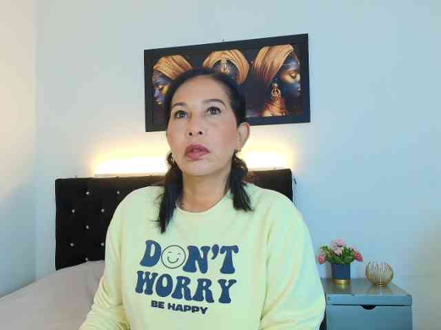 Shanon-mature webcam