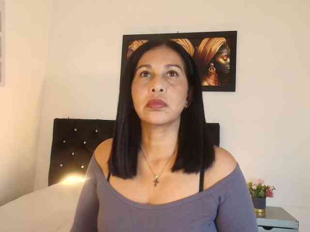 Shanon-mature webcam