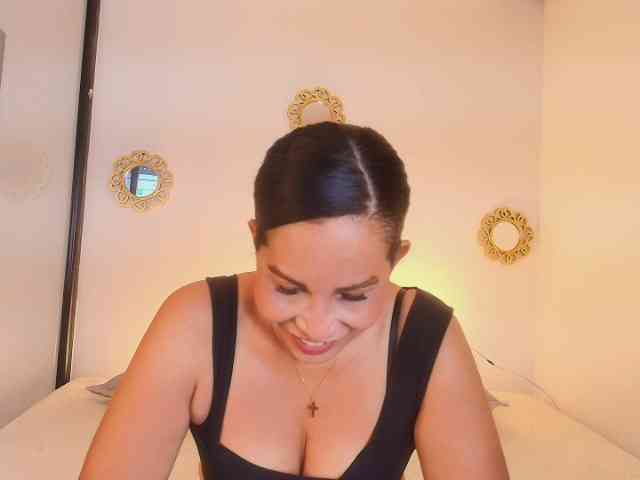 Shanon-mature webcam