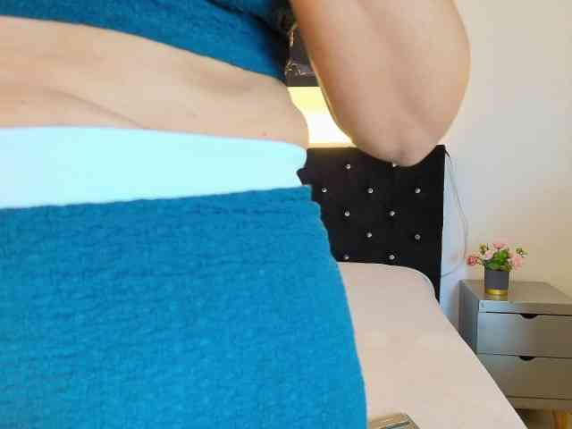 Shanon-mature webcam