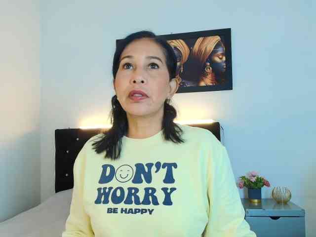 Shanon-mature webcam