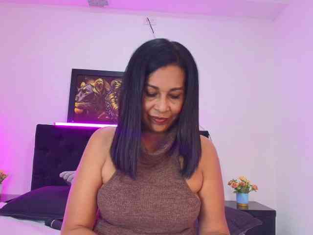 Shanon-mature webcam