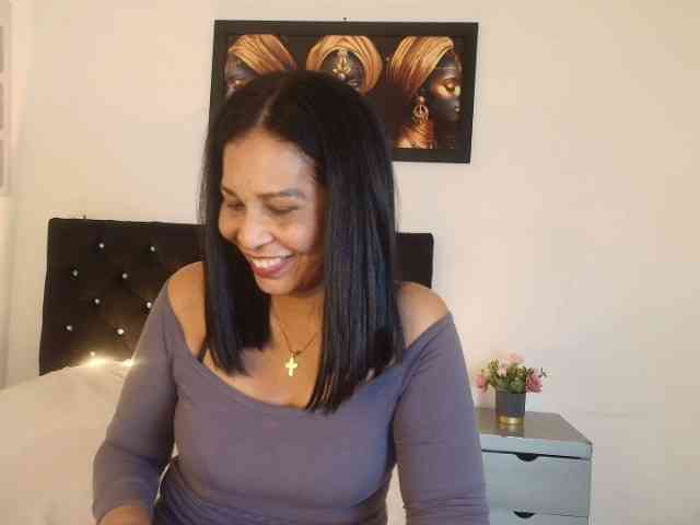Shanon-mature webcam