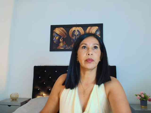 Shanon-mature webcam