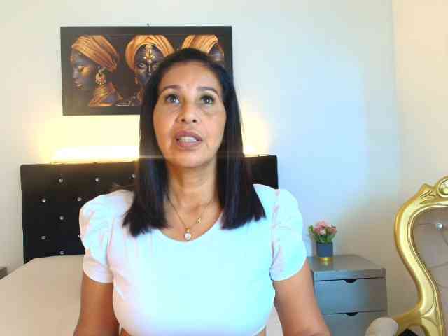 Shanon-mature webcam