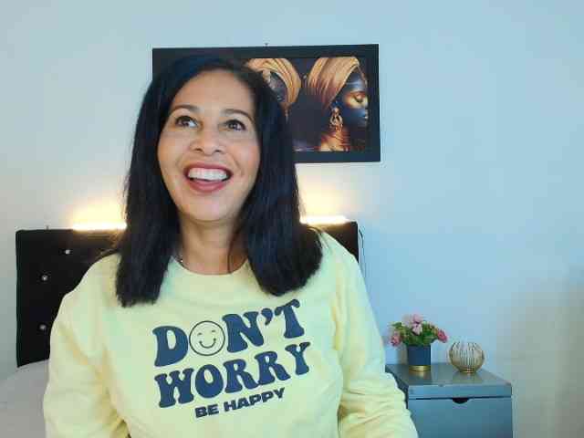 Shanon-mature webcam