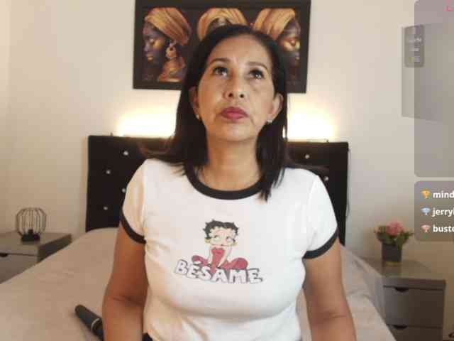 Shanon-mature webcam