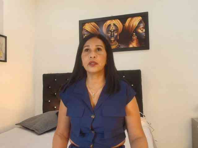 Shanon-mature webcam