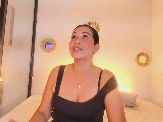 Shanon-mature webcam