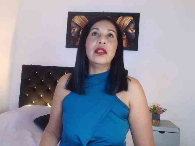 Shanon-mature webcam