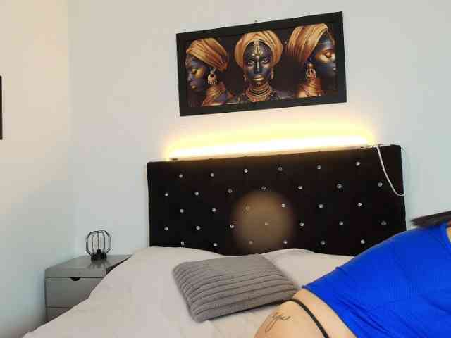 Shanon-mature webcam