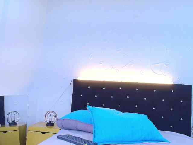 Shanon-mature webcam