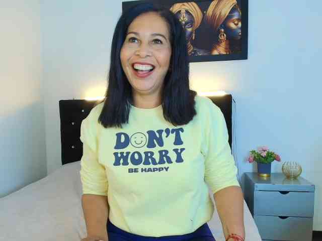 Shanon-mature webcam
