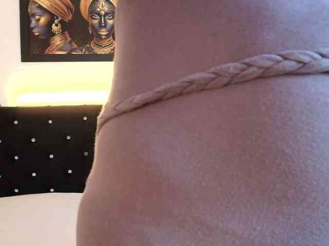 Shanon-mature webcam