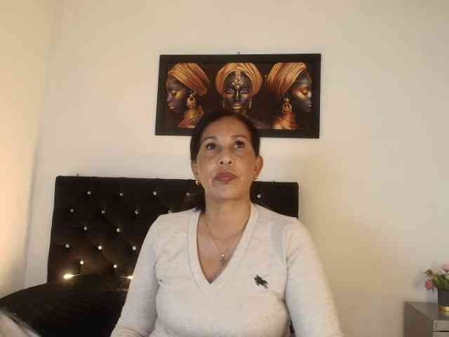 Shanon-mature webcam