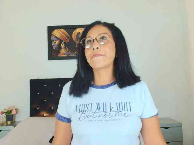 Shanon-mature webcam