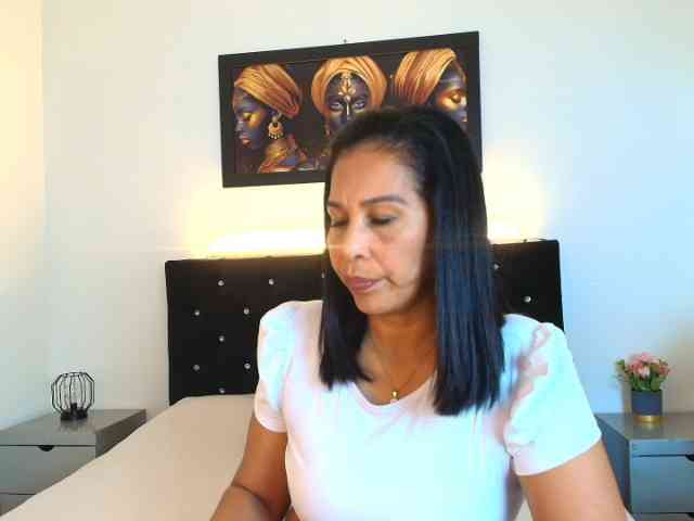 Shanon-mature webcam