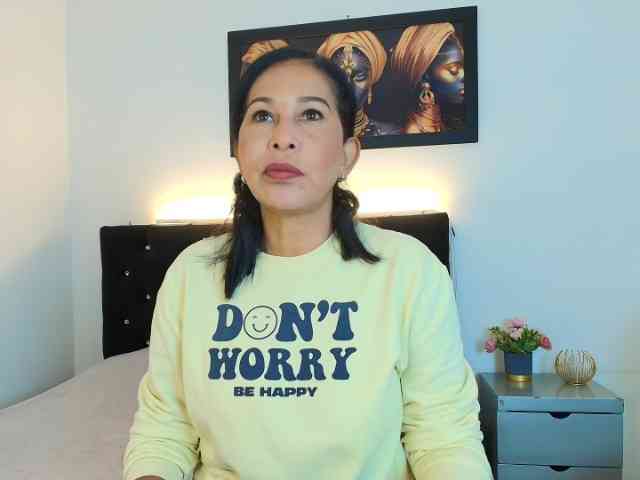 Shanon-mature webcam