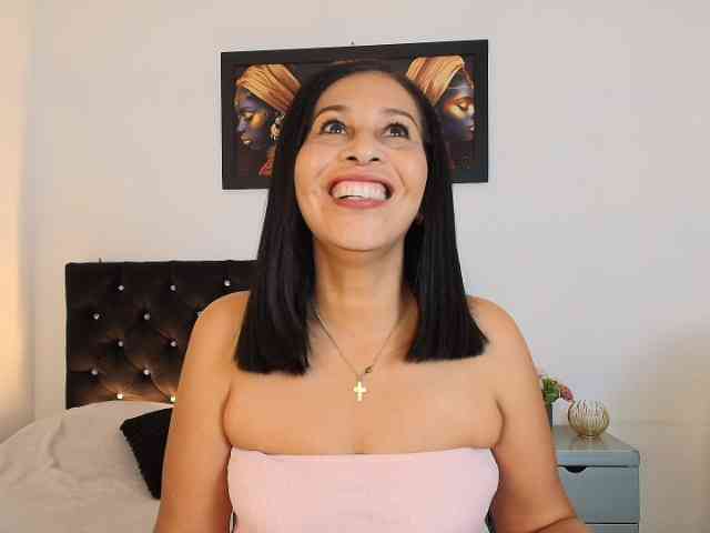 Shanon-mature webcam