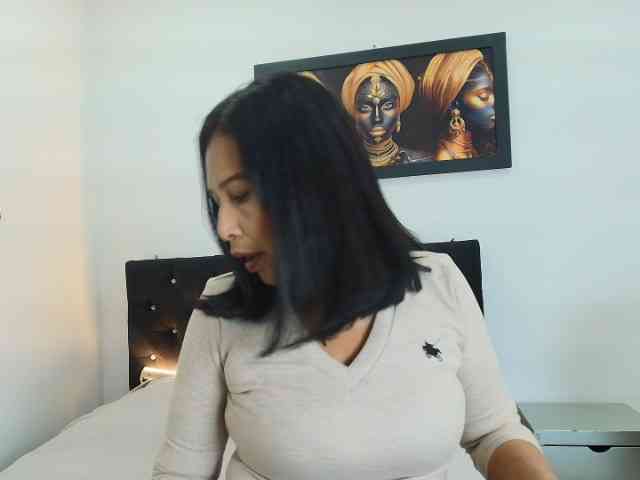 Shanon-mature webcam