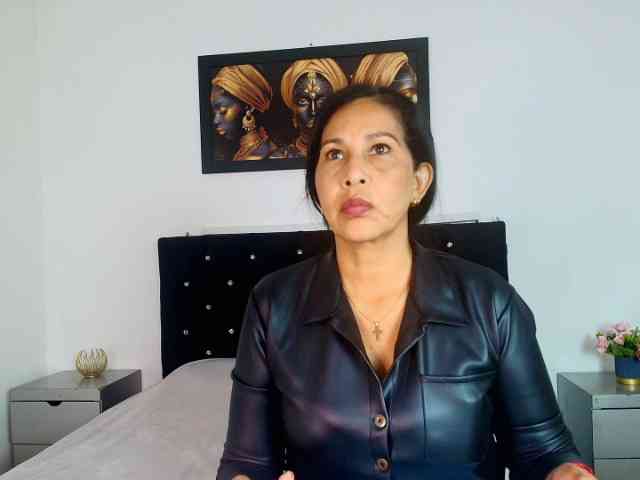 Shanon-mature webcam