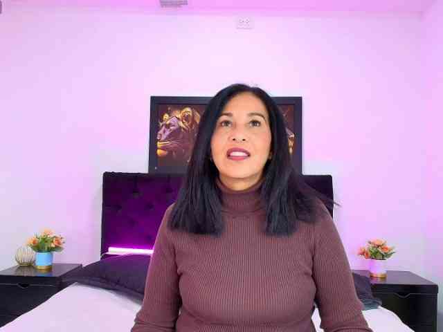Shanon-mature webcam