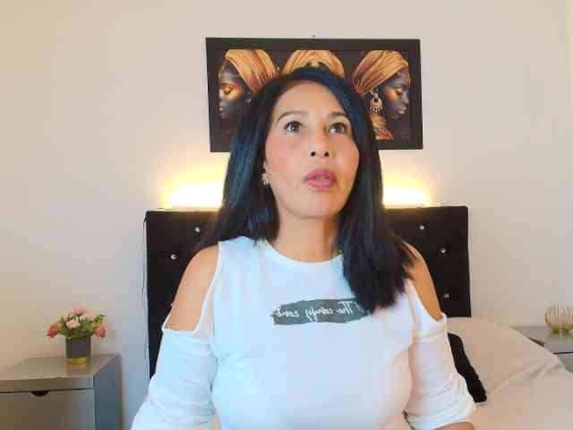 shanon-mature's live room