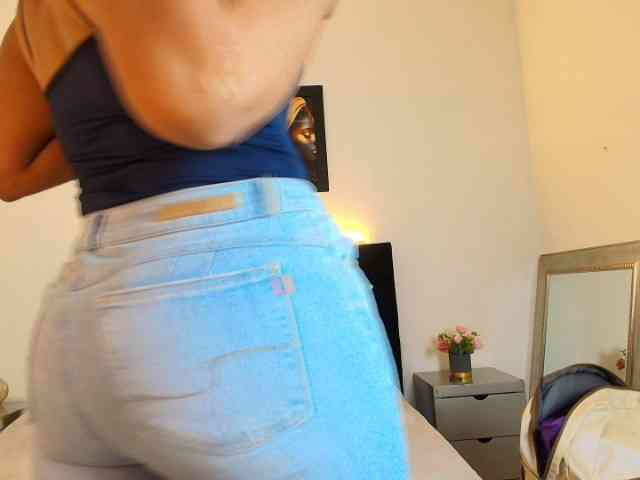 Shanon-mature webcam