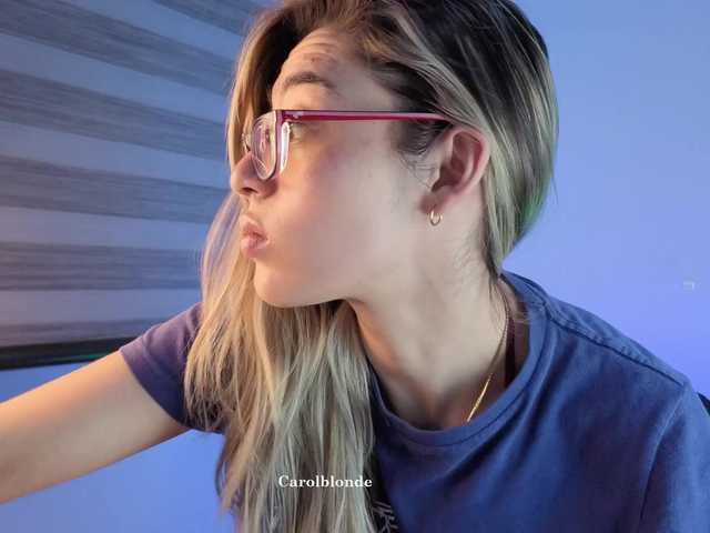 Charlotte-glasses live cam on BongaCams
