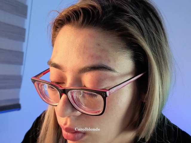 Charlotte-glasses live cam on BongaCams