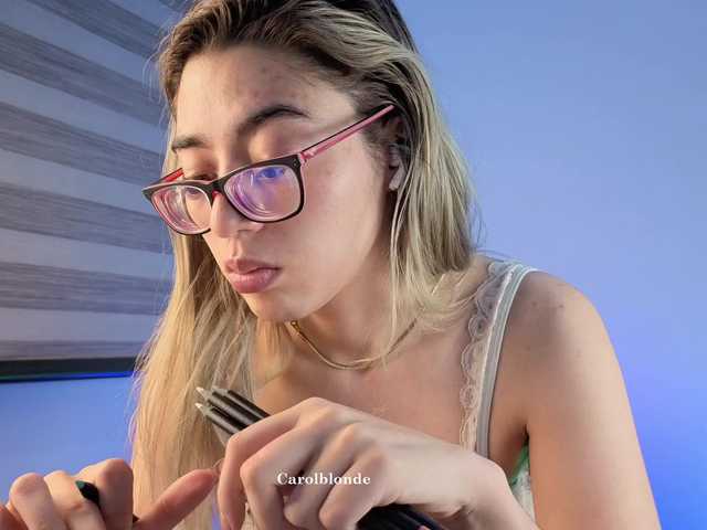 Charlotte-glasses live cam on BongaCams