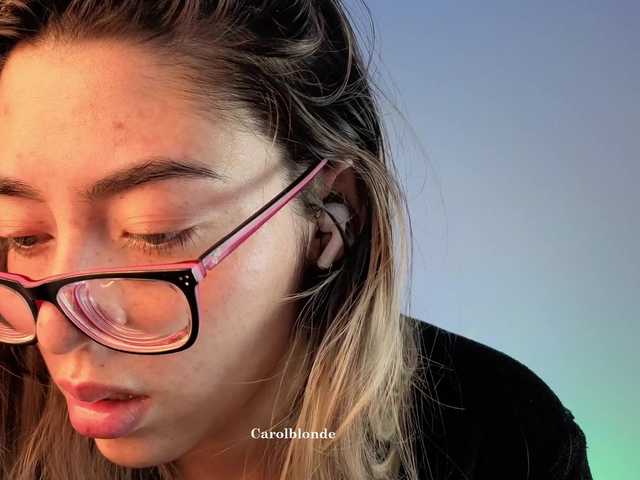 Charlotte-glasses live cam on BongaCams