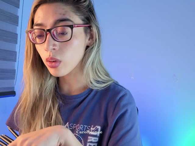 Charlotte-glasses live cam on BongaCams
