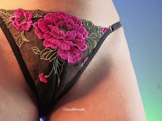 Charlotte-glasses live cam on BongaCams