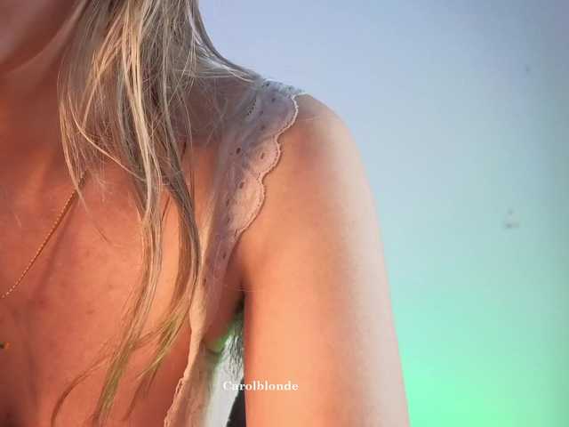 Charlotte-glasses live cam on BongaCams