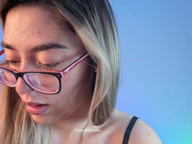 Charlotte-glasses live cam on BongaCams