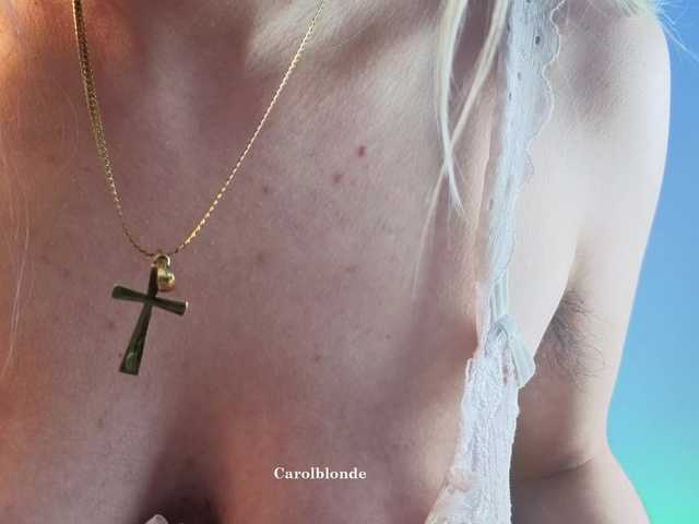 Charlotte-glasses live cam on BongaCams