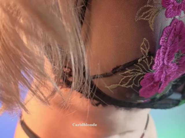 Charlotte-glasses live cam on BongaCams
