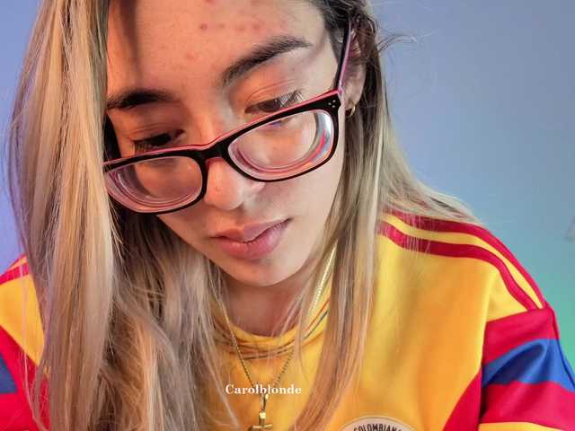 Charlotte-glasses live cam on BongaCams