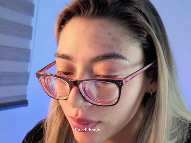 Charlotte-glasses live cam on BongaCams