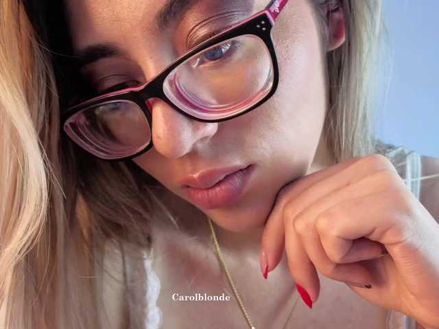 Charlotte-glasses live cam on BongaCams