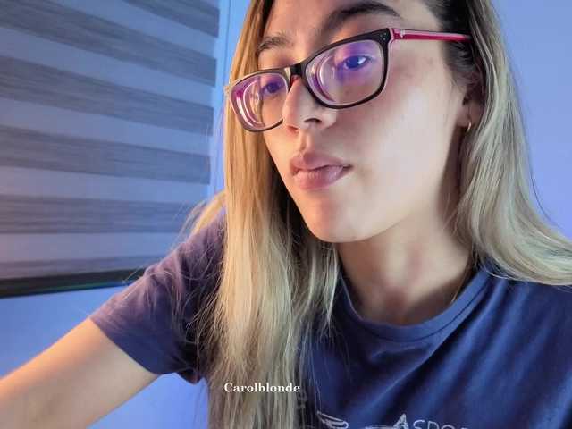 Charlotte-glasses live cam on BongaCams