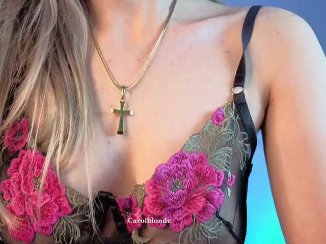 Charlotte-glasses live cam on BongaCams