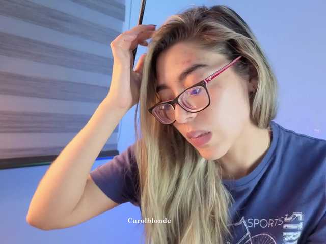Charlotte-glasses live cam on BongaCams