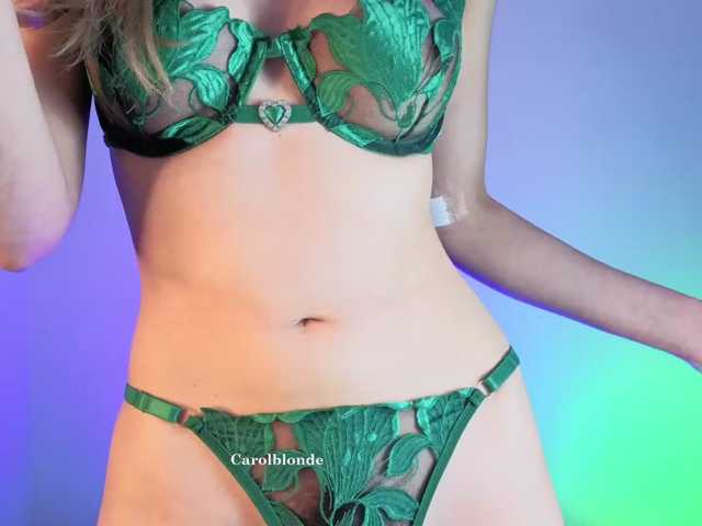 Charlotte-glasses live cam on BongaCams