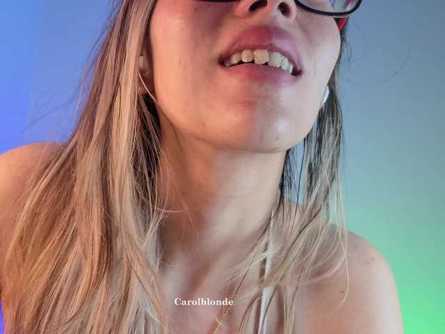 Carolblonde live cam preview